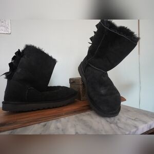 Uggs Bailey Black with bow detail on back Size 10